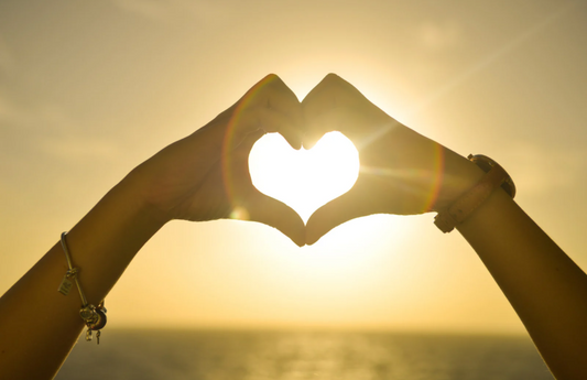 
LOVVES serums and creams with super moisturizing hyaluronic acid for the summer.